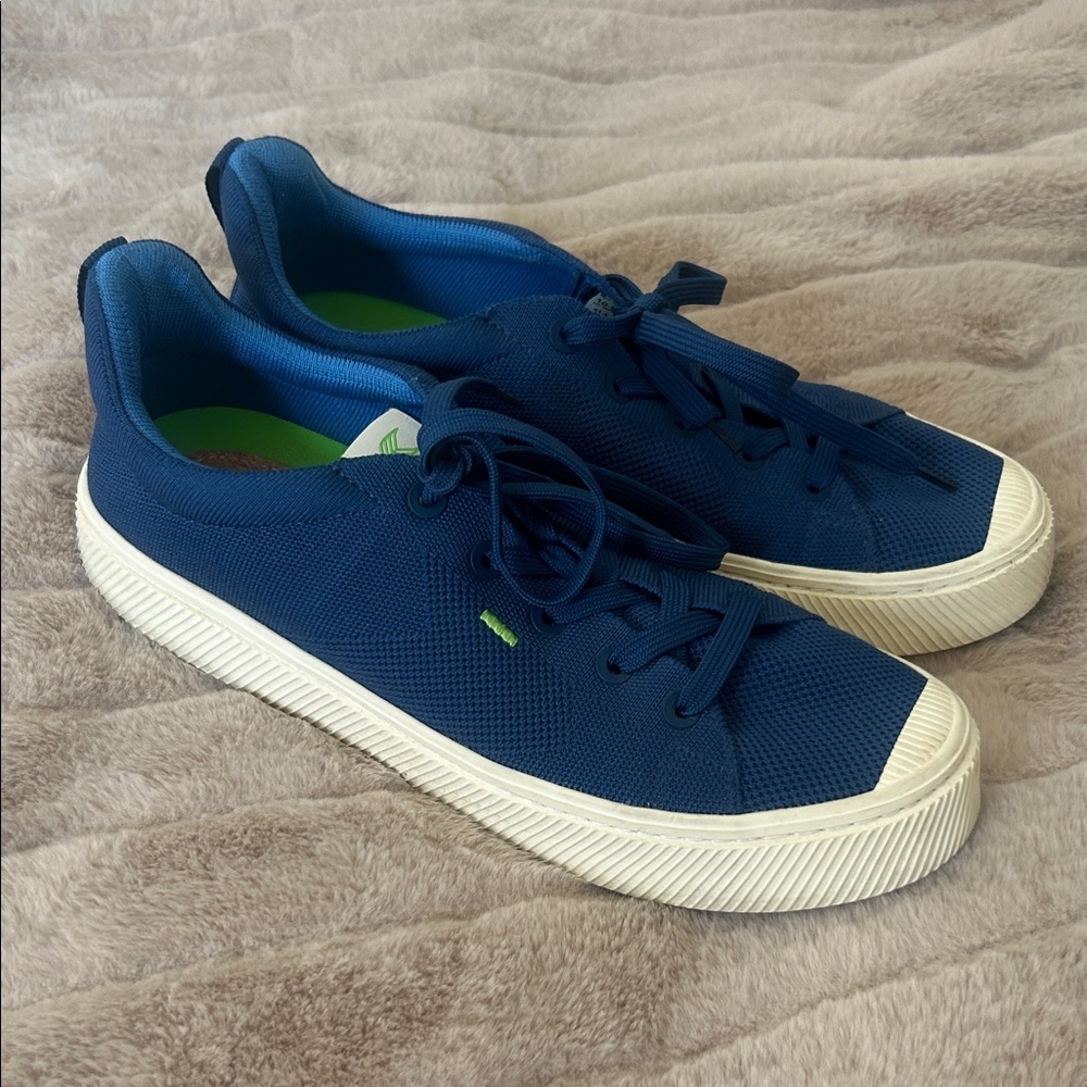Cariuma men’s knit sneakers, size 10.5